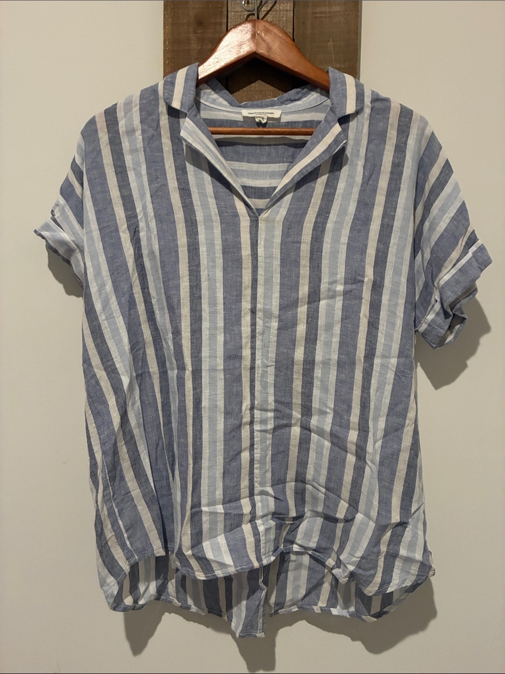 beachlunchlounge WMNS Blue & White Vertical Stripe Short-Sleeve Shirt